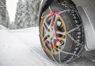 Αλυσίδες χιονιού και 3 ακόμη πράγματα που πρέπει να έχετε υποχρεωτικά στο αυτοκίνητο