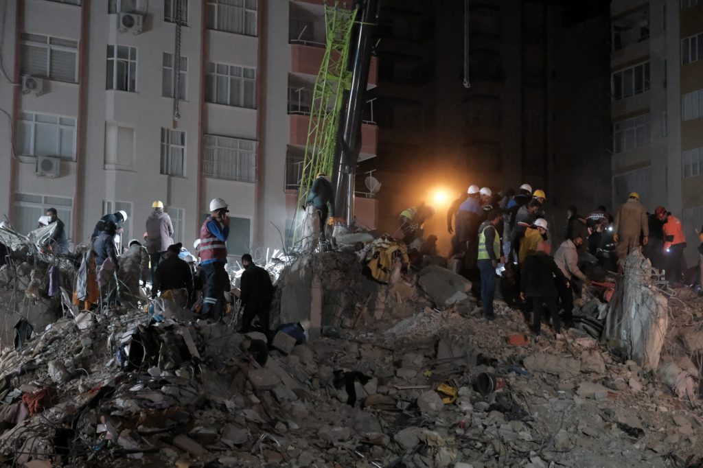 Σεισμός στην Τουρκία: Σοκαριστικές εικόνες από κτίριο που έγειρε – Δείτε τι φανέρωσε