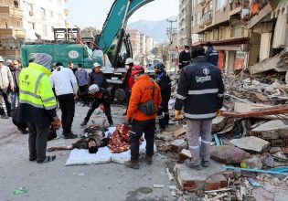Σεισμός: Η τουρκική πρεσβεία στην Αθήνα συγκεντρώνει βοήθεια για τους σεισμόπληκτους