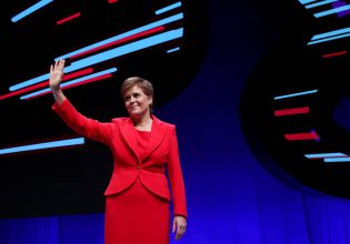 Σκωτία: Παραιτήθηκε η Νίκολα Στέρτζον – «Στην καρδιά μου, ξέρω ότι ήρθε η ώρα»