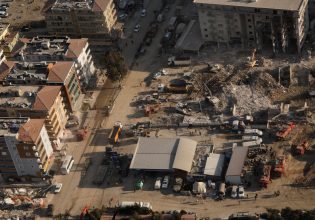 Σεισμός στην Τουρκία: Τραγικές εικόνες από ψηλά – Η Χατάι και η Καχραμανμαράς πριν και μετά το χτύπημα του Εγκέλαδου