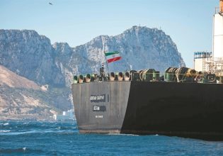 Ο στόλος – «φάντασμα» του Ιράν μεταφέρει ρωσικό πετρέλαιο