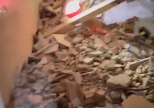 Σεισμός στην Τουρκία: Η συγκλονιστική στιγμή που διασώστης εντοπίζει ζωντανό μέσα στα χαλάσματα
