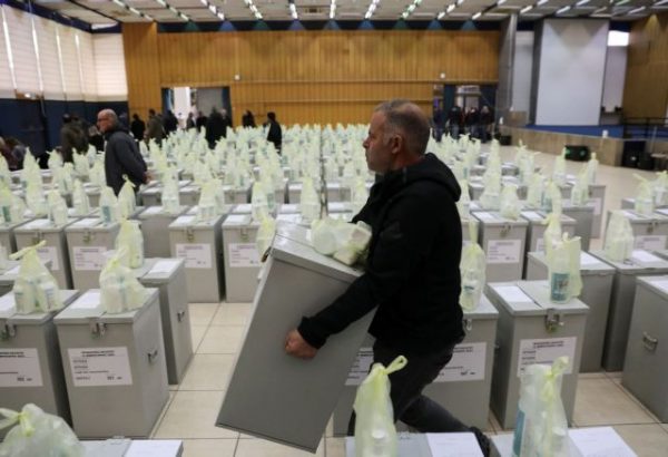 Κυπριακές εκλογές: Η Κύπρος εκλέγει πρόεδρο - Ρυθμιστής το διχασμένο ΔΗΣΥ