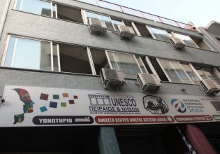 Χιόνια στην Αθήνα: Σε λειτουργία θερμαινόμενος χώρος στον Πειραιά