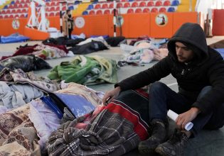 Σεισμός στην Τουρκία: Εφιαλτικές εκτιμήσεις για τους νεκρούς – Μέχρι και 150.000 τα θύματα, λέει ο Τσελέντης