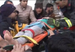 Σεισμός Τουρκία: Οι Έλληνες διασώστες εντόπισαν παιδί κάτω από τη νεκρή μητέρα του