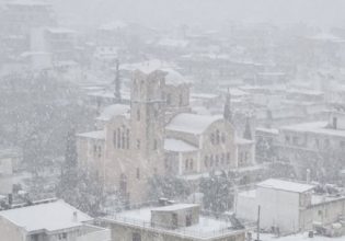 Κακοκαιρία «Μπάρμπαρα»: Χιόνια και κλειστά σχολεία στη Λαμία