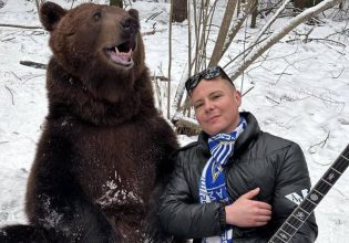Παραγγελιές σε… αρκούδα παίζει Έλληνας μπουζουκτσής και γίνεται viral