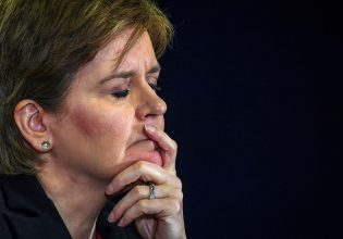 Προς παραίτηση η πρωθυπουργός της Σκωτίας Νίκολα Στέρτζον