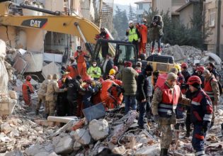 Σεισμός στην Τουρκία: Συγκλονιστική διάσωση 5χρονου και 30χρονης 6 μέρες μετά τον σεισμό