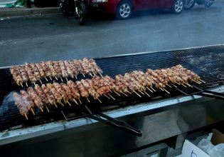 Τσικνοπέμπτη: Τι γιορτάζουμε, ποια είναι τα έθιμα στην Ελλάδα