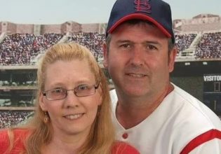 ΗΠΑ: Βρήκε τον αγνοούμενο επί 8 μήνες σύζυγο της στη ντουλάπα με τα χριστουγεννιάτικα στολίδια