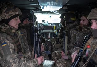 Πόλεμος στην Ουκρανία: Θα «ξεμείνει» το Κίεβο από πυρομαχικά για χάρη της Μπαχμούτ;