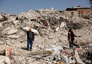 Τουρκία: Ένας μήνας από τους φονικούς σεισμούς – Περισσότεροι από 45.000 οι νεκροί, μια χώρα γεμάτη τραύματα