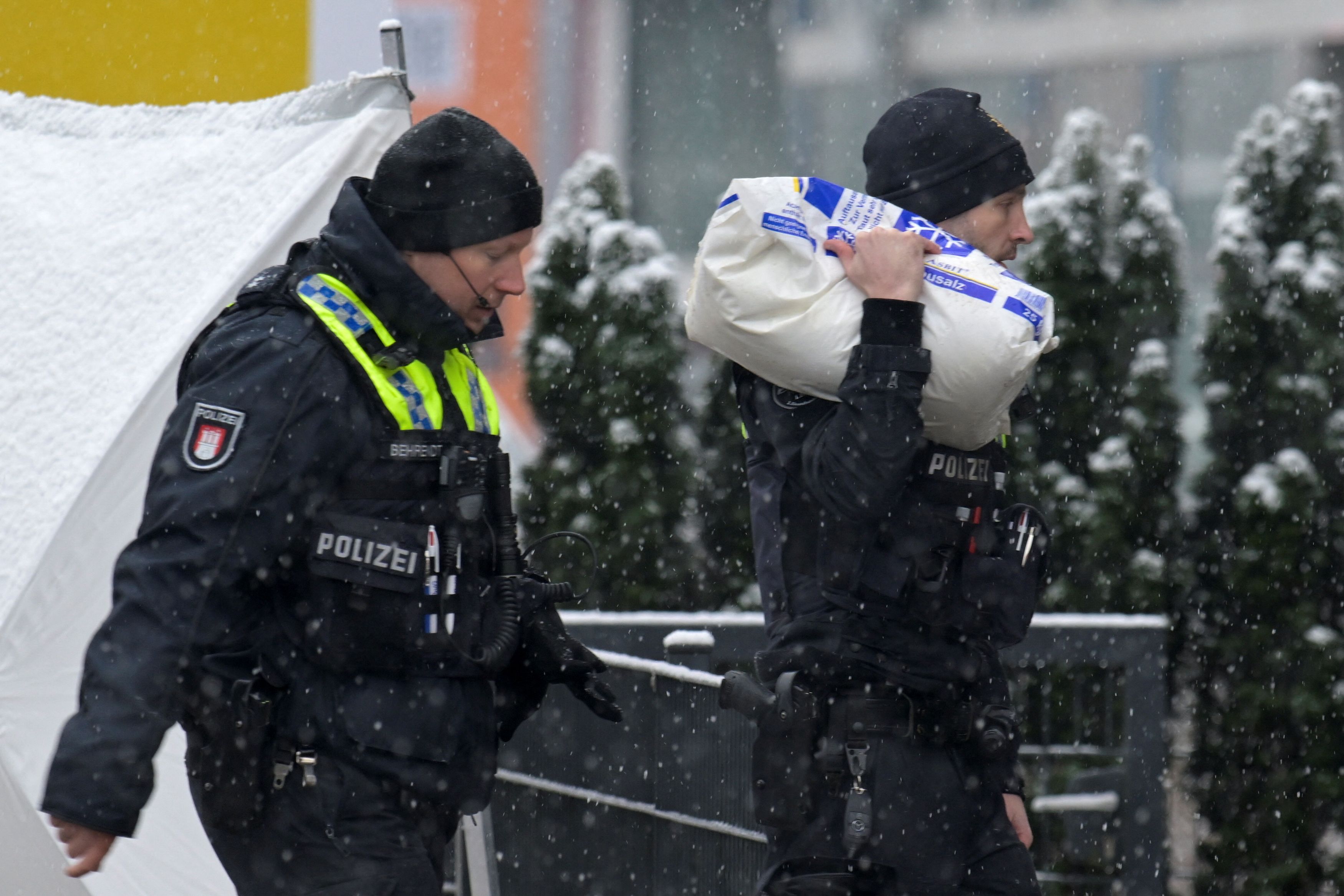 Αμβούργο: Οκτώ οι νεκροί από την επίθεση - Ο δράστης της πιστεύεται ότι ήταν πρώην μέλος των Μαρτύρων του Ιεχωβά