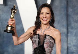 Michelle Yeoh: Όσα δεν ξέρατε για το φετινό φαβορί των Όσκαρ