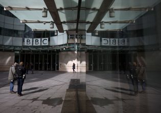 BBC: Απαγορεύει τη χρήση TikTok στα εταιρικά κινητά