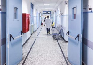 ΠΟΕΔΗΝ για δημόσια νοσοκομεία: «Απαράδεκτη και παράνομη η ανάθεση διακομιδών σε ιδιωτικά ασθενοφόρα»