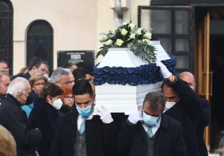 Τέμπη: Οδυρμός στις κηδείες των θυμάτων – «Χάνω το παιδί μου»
