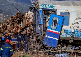 Τέμπη: «Ήταν όπως στο Μάτι, παντού καμένα και διαμελισμένα πτώματα»