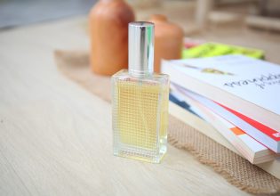 Βιβλίο: Εταιρεία στη Γαλλία κυκλοφόρησε άρωμα που μυρίζει σαν χαρτί