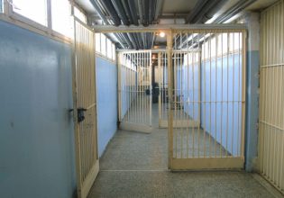 Βόλος: Κρατούμενος απέδρασε… με τηλεκάρτα – Συνελήφθη αστυνομικός