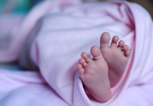 Λάρισα: Η 38χρονη πέταξε το μωρό της στα σκουπίδια πριν πάει στο νοσοκομείο