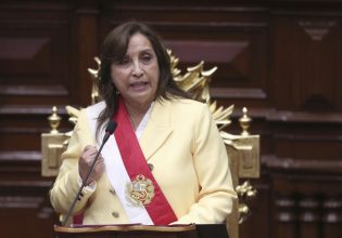 Περού: Θα ανακρίνουν την πρόεδρο Μπολουάρτε για τους θανάτους στις κινητοποιήσεις