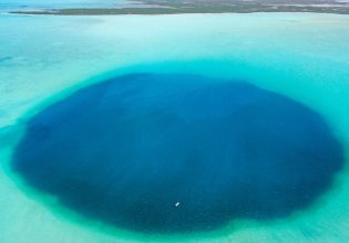 Η Mεγάλη Mπλε Tρύπα στο Μπελίζ της Καραϊβικής που καθηλώνει τους ταξιδιώτες