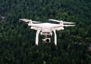 H αστυνομία της Γαλλίας θα επιτρέπεται να χρησιμοποιεί drones για την παρακολούθηση του πλήθους