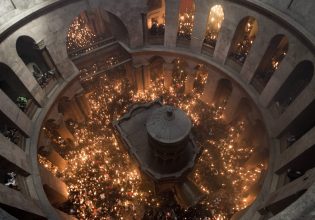 Άγιο Φως: Πλήθος πιστών για την τελετή αφής στα Ιεροσόλυμα – Πότε θα φτάσει στην Ελλάδα