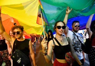 ΛΟΑΤΚΙ+: Δεκαπέντε χώρες της ΕΕ υποστηρίζουν την προσφυγή της Κομισιόν κατά του ομοφοβικού ουγγρικού νόμου