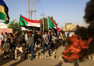 Ώρες αγωνίας για τους Έλληνες του Σουδάν: «Κινδυνεύεις ακόμη και να ανοίξεις την πόρτα» – Εγκλωβισμένοι στη φρίκη του εμφυλίου