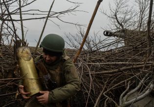 Πόλεμος στην Ουκρανία: Τέσσερις νεκροί και δέκα τραυματίες από ουκρανικό βομβαρδισμό βόρεια του Ντονέτσκ