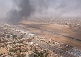 Συγκρούσεις στο Σουδάν: Χτυπήθηκε το γαλλικό κομβόι