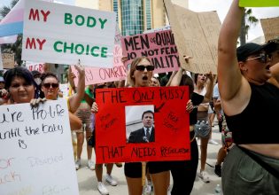 Τζο Μπάιντεν: Η δικαστική απόφαση για τα χάπια άμβλωσης «υπερβαίνει τα όρια»
