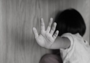 Ξανά στο εδώλιο οι γονείς για τη σεξουαλική κακοποίηση των τριών παιδιών τους στη Λέρο