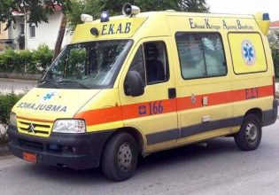 Τροχαίο στην Αρτεμίδα: 15χρονη παρασύρθηκε από ΙΧ κατεβαίνοντας από σχολικό λεωφορείο