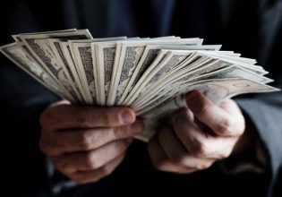 Forbes: Σε πάνω από μισό τρισ. δολάρια αυξήθηκε ο πλούτος των Ρώσων ολιγαρχών
