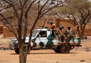 Μπουρκίνα Φάσο: Τουλάχιστον 33 στρατιώτες σκοτώθηκαν από πυρά «τρομοκρατών»