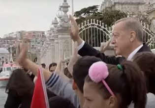 Ερντογάν: «Φιέστα» με σεισμοπαθείς και παιδιά στον απόπλου του αεροπλανοφόρου Anadolu