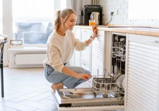3 πλυντήρια πιάτων σε προσφορά για να δώσετε τέλος στους συζυγικούς καβγάδες