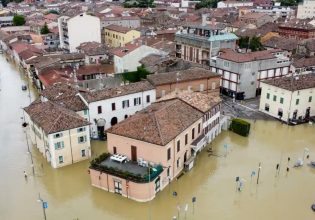 «Πάνε να τους σώσουν με ελικόπτερα» – Τι λένε Έλληνες κάτοικοι των πλημμυρισμένων περιοχών της Ιταλίας