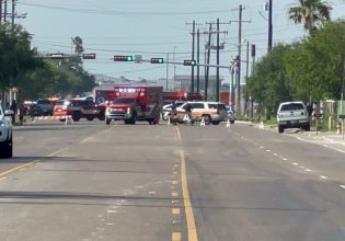 Η σοκαριστική στιγμή που αυτοκίνητο στο Τέξας πέφτει επάνω σε πεζούς – 7 νεκροί