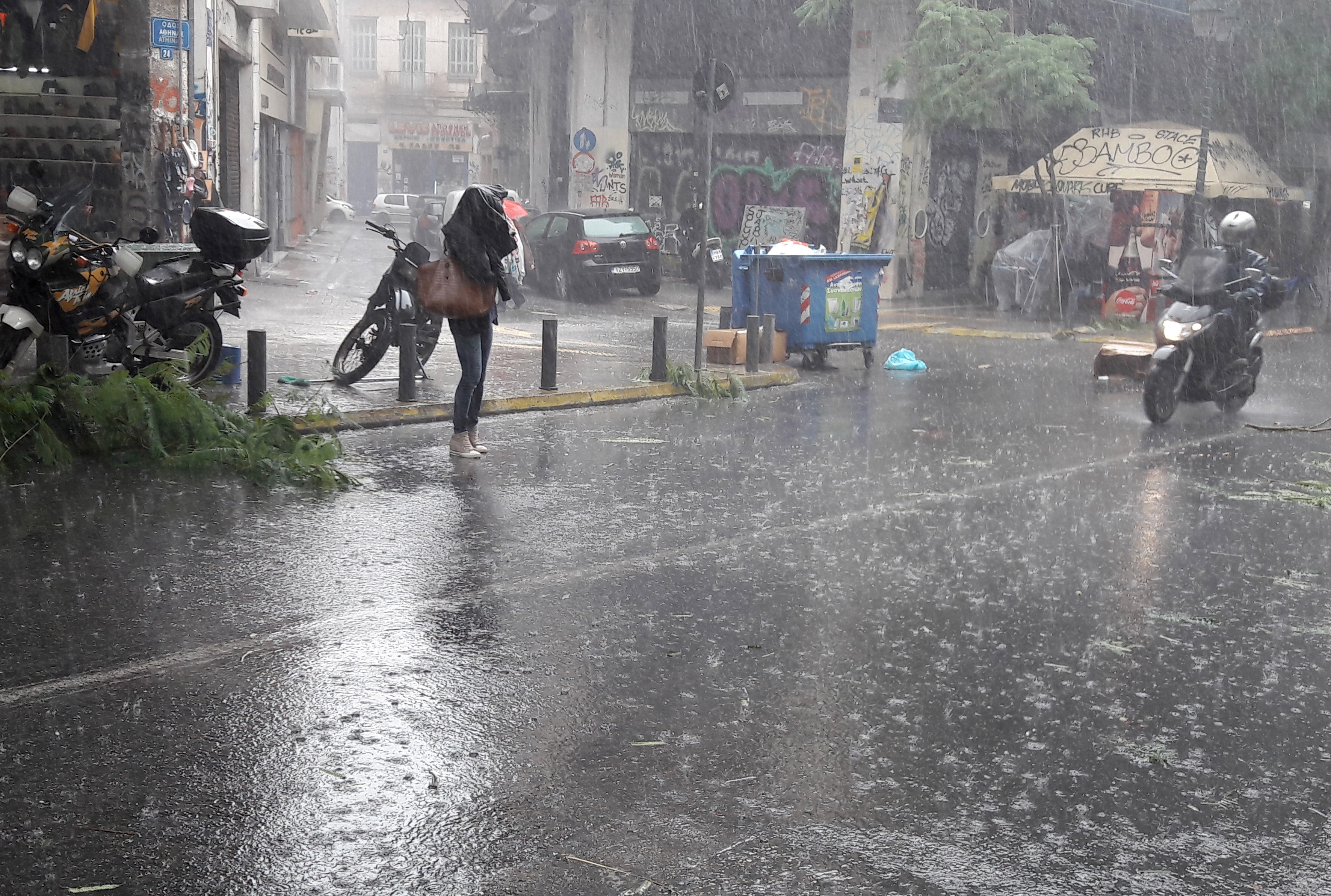 Καιρός: Έρχεται νέο κύμα κακοκαιρίας με καταιγίδες και χαλάζι - Οι 9 περιοχές που θα χτυπήσει