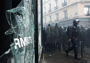 Πρωτομαγιά Παρίσι: Επεισόδια, μολότοφ και δακρυγόνα – Στους δρόμους ξανά οι Γάλλοι
