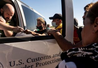 Μετανάστες: Μετά τη λήξη της ισχύος του Title 42, δικαστικές προσφυγές απειλούν τα νέα μέτρα της κυβέρνησης Μπάιντεν