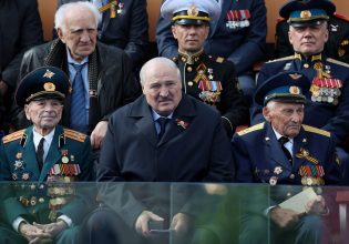 Ο Λουκασένκο εμφανίστηκε «κουρασμένος και ασταθής» στη Μόσχα – Όργιο φημών για την υγεία του