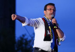 Εκρέμ Ιμάμογλου: Τον στοχοποιεί το AKP – «Μπορεί να απομακρυνθεί από δήμαρχος μετά τις εκλογές»